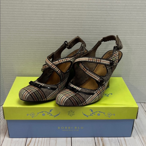 Bobbi Blu Plaid Wedges.Velcro closure.Brown patent leather details.NWB. Size 9 - Picture 1 of 9